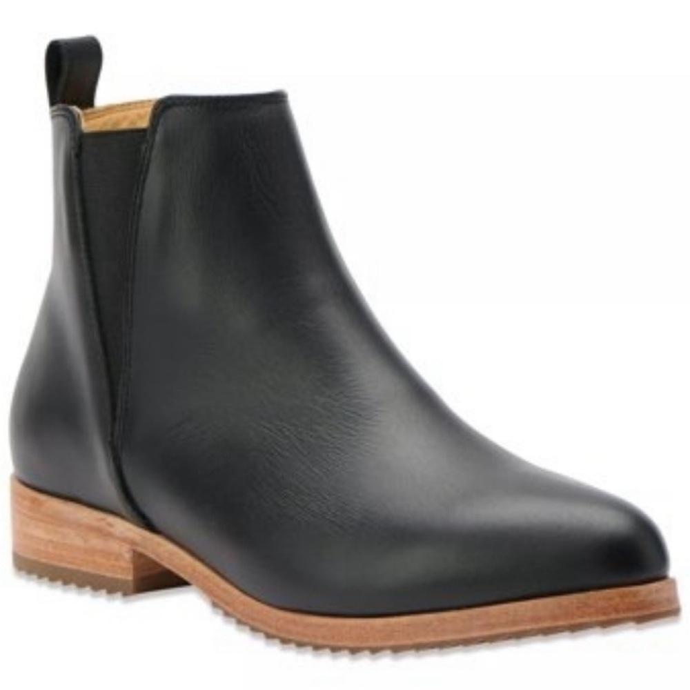 Black leather Chelsea boot black size 7